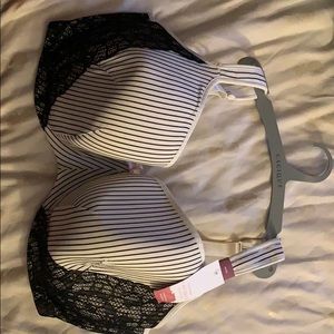 40 G Lightly lined balconette caique bra